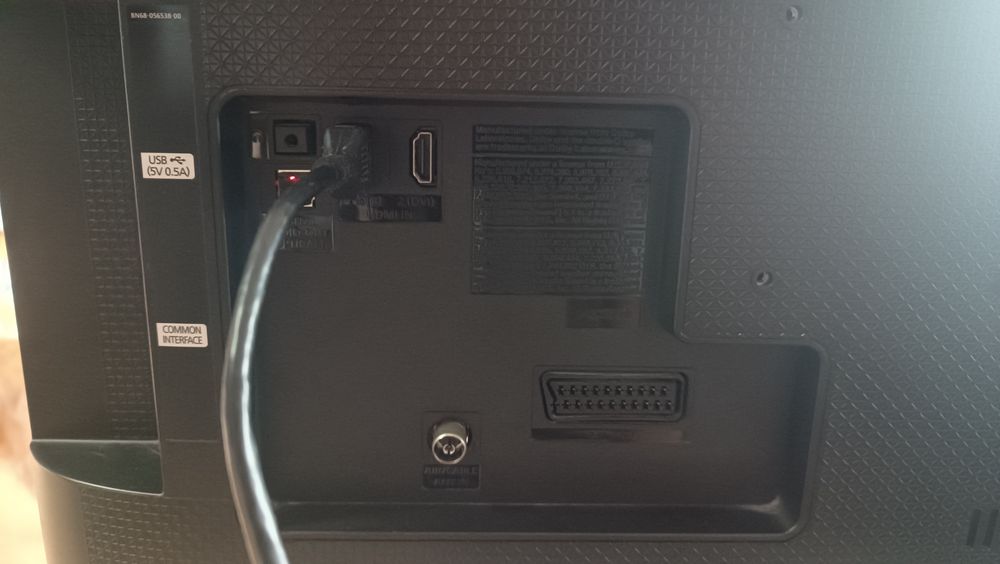 Televizor Led Samsung 24 inch cu telecomanda originala suport perete