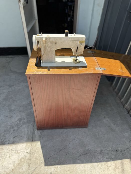 Швейные электрические машинки СССР