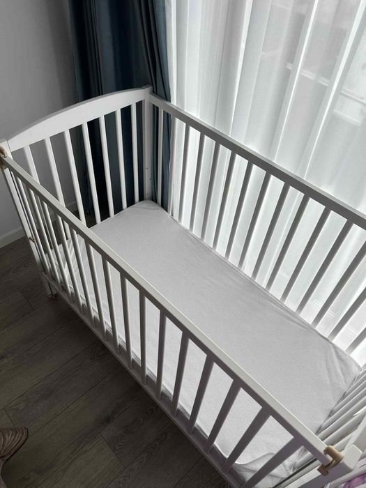 Patut din lemn bebelus