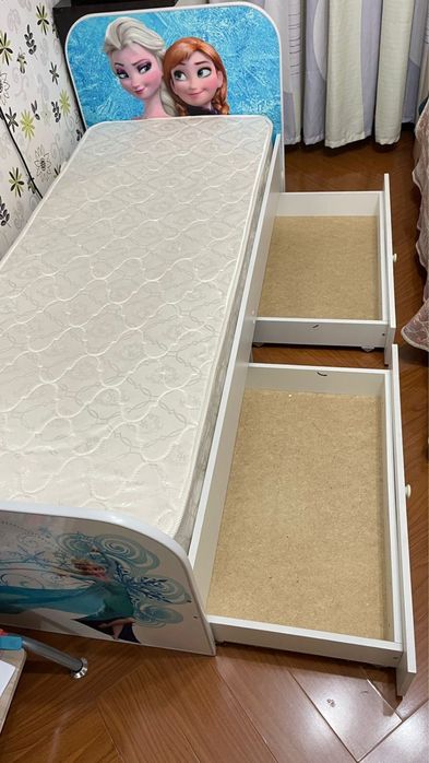 Продам кровать для девочки