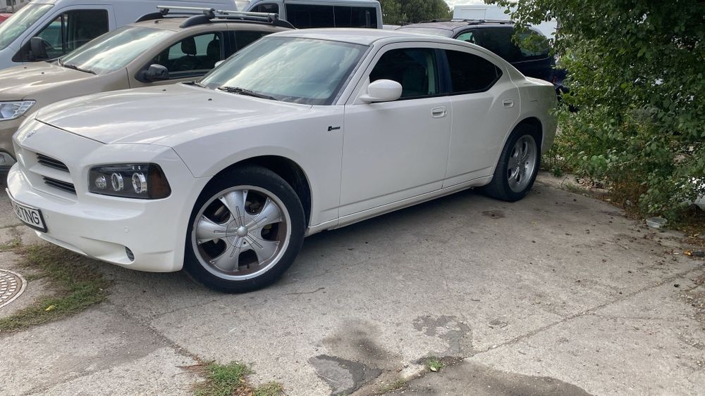 Vând Dodge charger