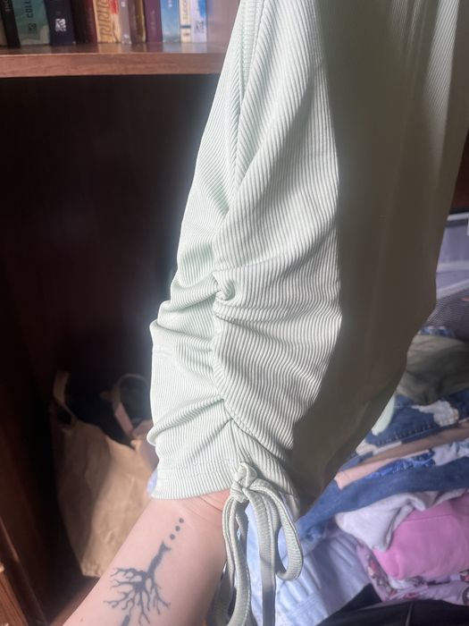 top verde cu guler
