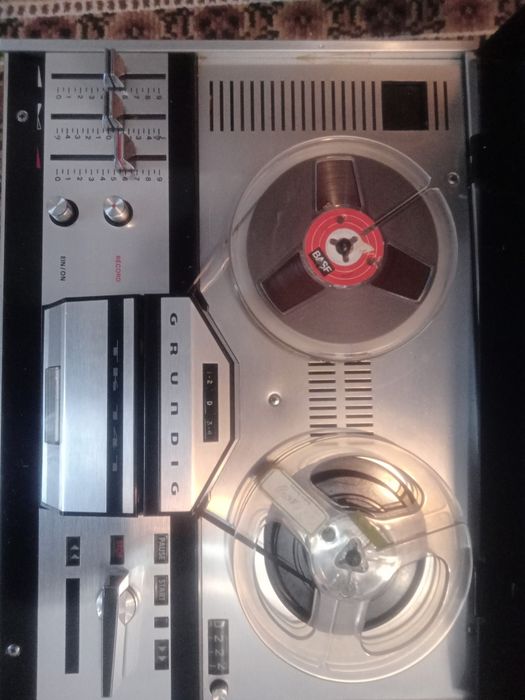 Magnetofon Grundig TK 141. 4piste.