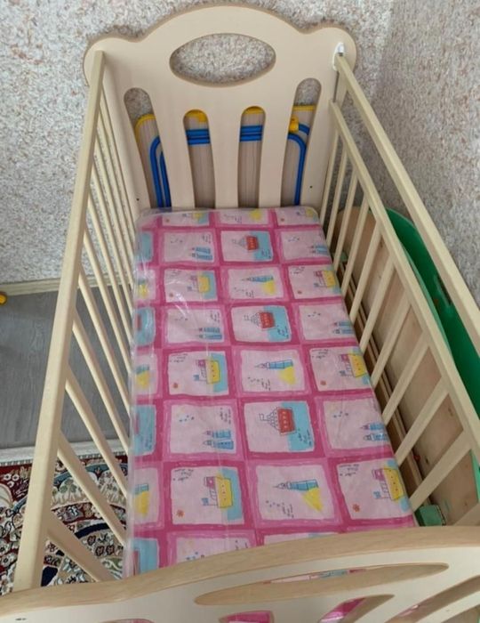 Детская кровать с матрасом