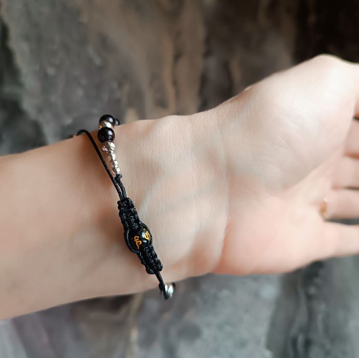 Гривни на конец. Гривни с букви и имена,гривни талисмани, йога гривни