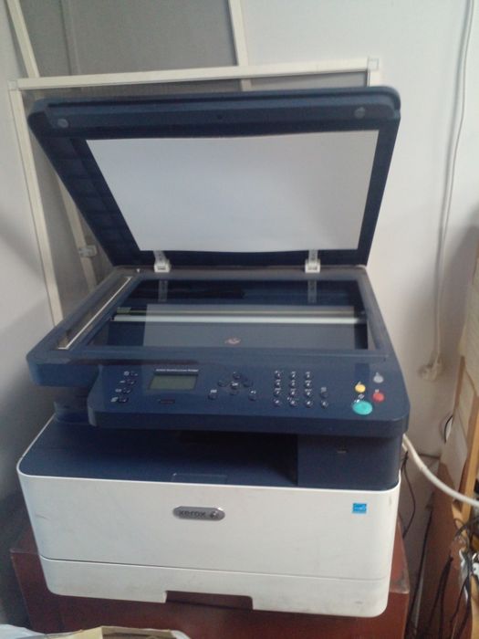 Продаю на запчасти МФУ B1022 A3 формат