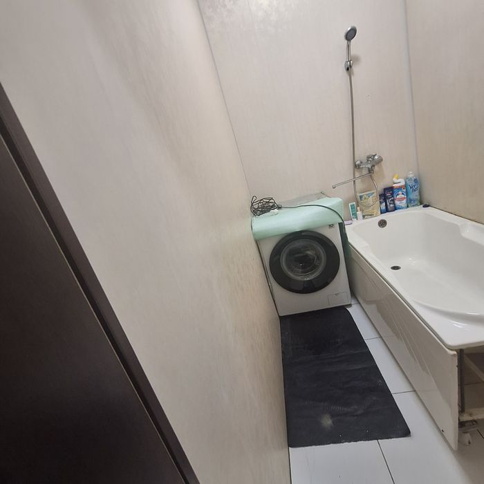 Uy sotiladi srochno!