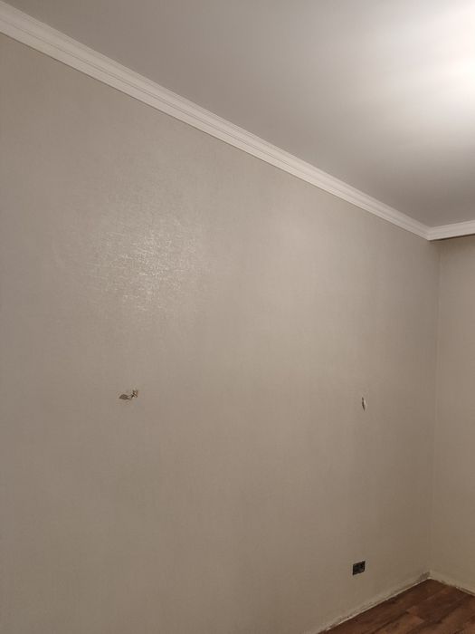 Поклейка обоев, покраска  стен и потолков