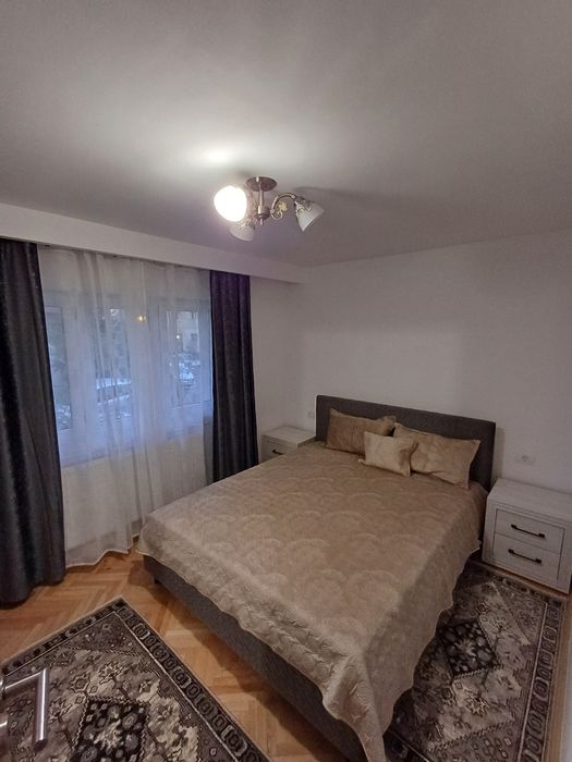 Închiriez apartament 3 camere