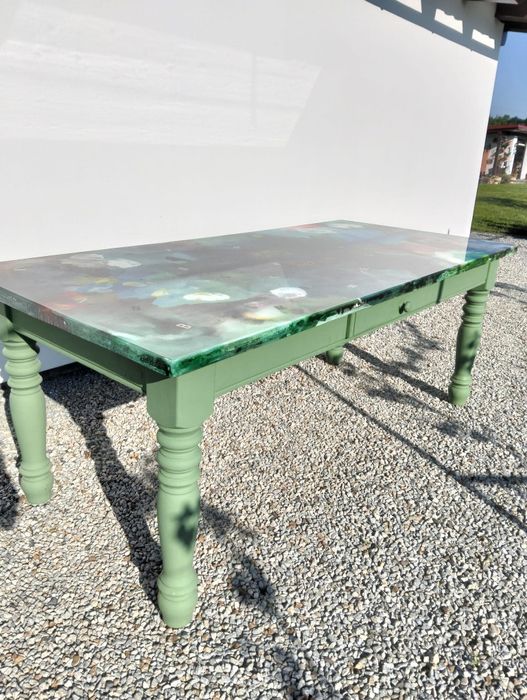 Masă din lemn masiv cu lac epoxidic