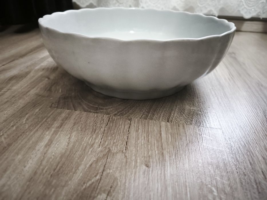 Стара порцеланова купа за салати