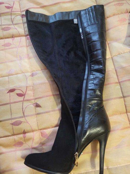 Модные демисезонные сапоги на шпильке