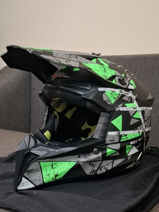 Шлем хороший новый