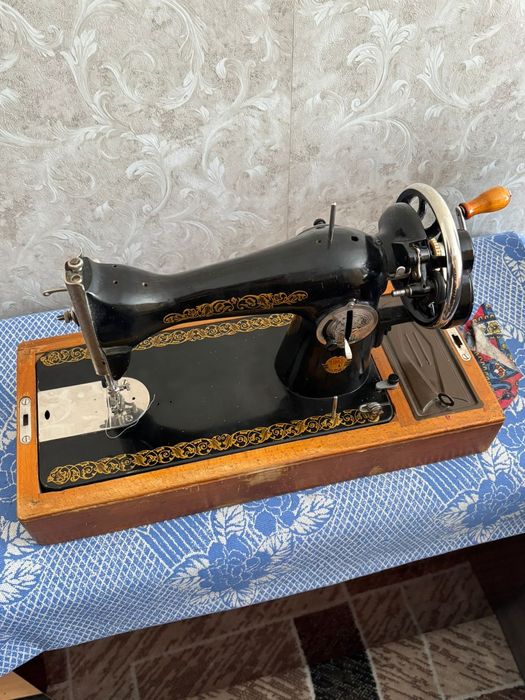 Продам швейную машинку