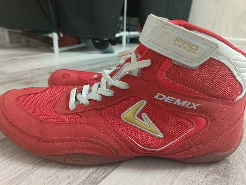 Продаю борцовки Demix