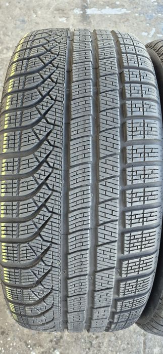2 anvelope iarna Pirelli 255/40/21.Pretul este pe bucata.