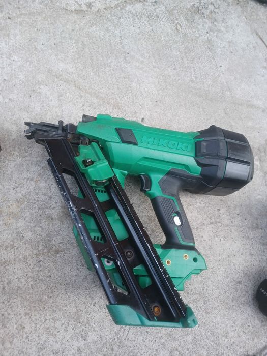 pistol de bătut cuie HiKOKI NR 1890DCA 18 v an 2024. se vinde doar corpul