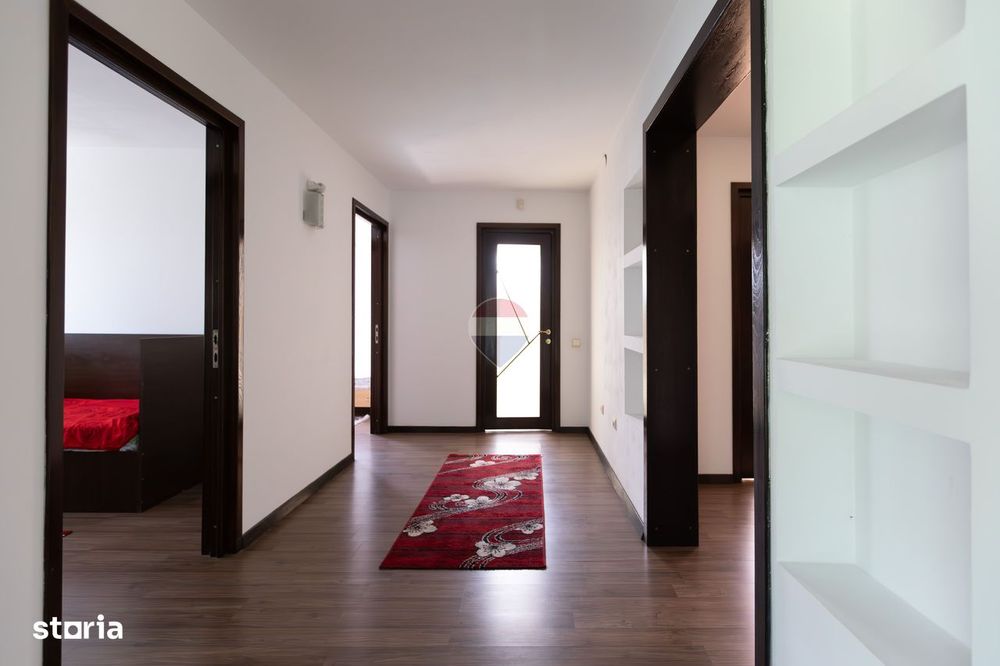 Casă P+M cu 6 camere de vânzare strada Calea Moldovei