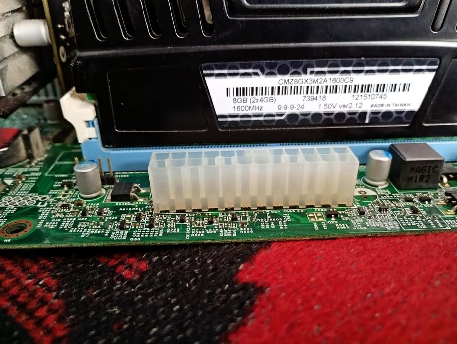 Vând kit DDR3 cu procesor Intel core i7