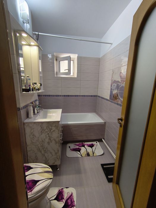 Vând apartament cu 3 camera Strada Privighetorii