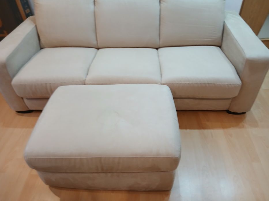 Vand canapea extensibila de la Mobexpert si un fotoliu in stare foarte