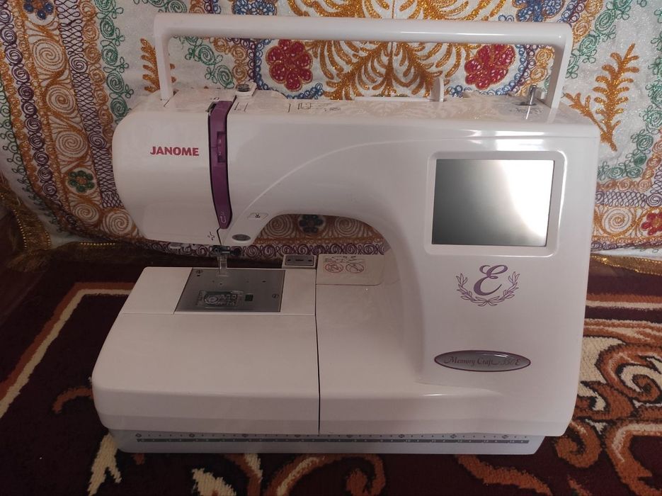 Продаётся вышивальная машина Janome 350