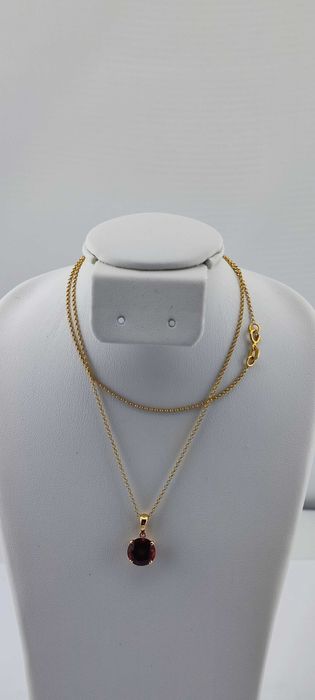 Lant aur cu medalion cu piatra garnet