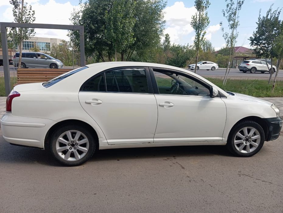 Тойота Авенсис .