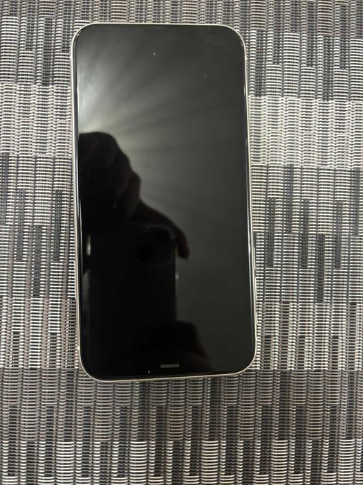 iPhone 11 в идеално състояние