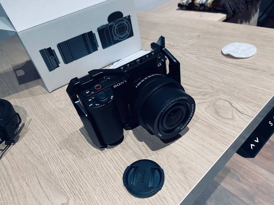 Продам камеру Sony ZV-E10 || с китовым объективом PZ
