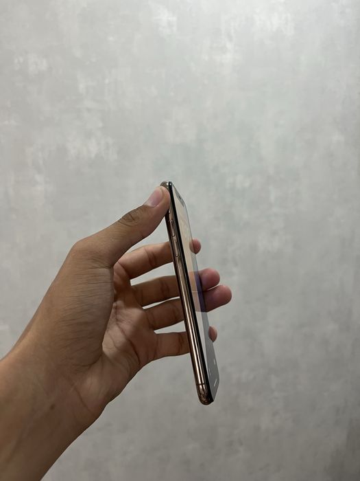 Продам iPhone XS 64 gigabyte