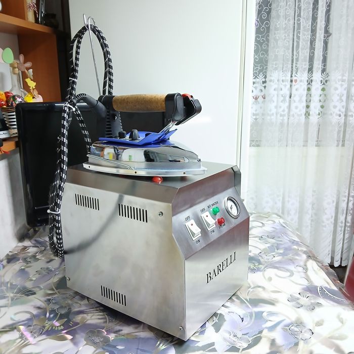 Generator de abur BARELLI  din inox cu fier de călcat  ( nou)