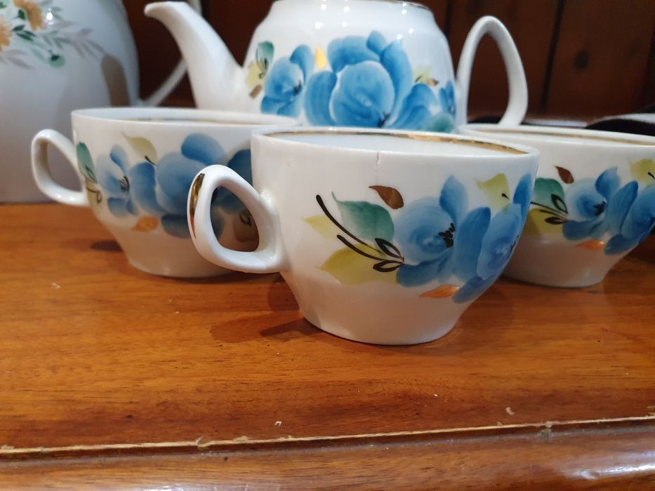 Чайники и чашки чайные