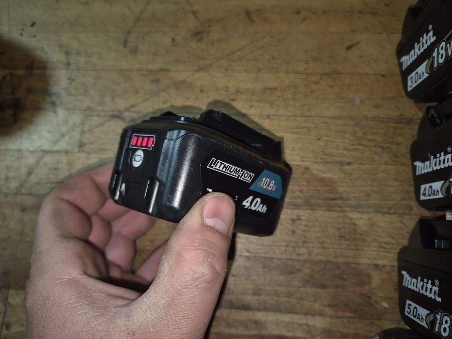 Acumulator baterie MAKITA 18v 3 4  5 ah si Incarcator MAKITA DC 18