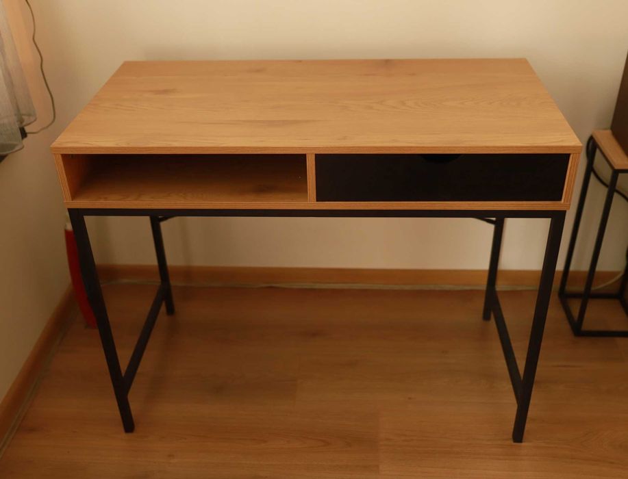 Бюро с чекмедже (топъл дъб)