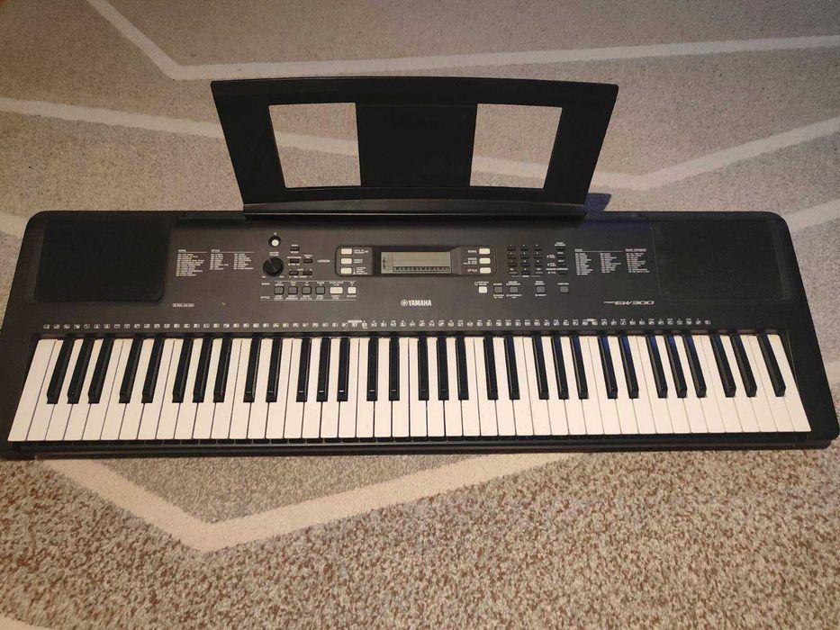 Синтезатор Yamaha PSR-EW300