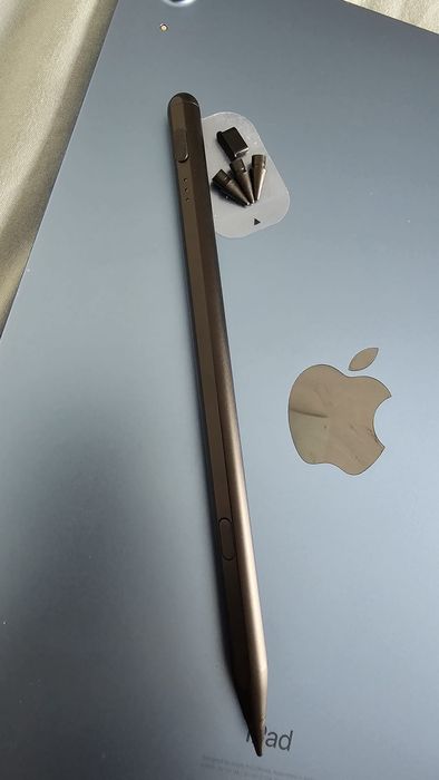 iPad 10 64GB  în stare foarte bună