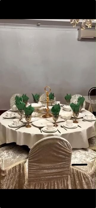 стол в комплекте.