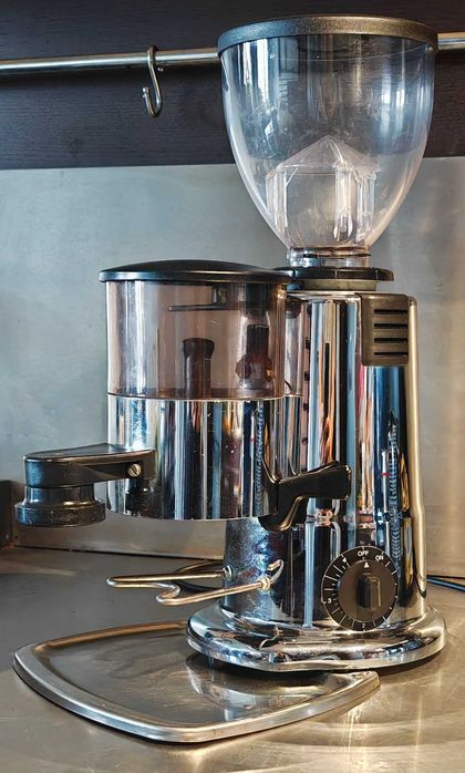 Made in ITALY * ХРОМ * Профисионална Кафемелачка Macap M4T таймер 58мм