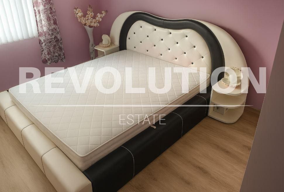 Дава се под наем Двустаен апартамент в Варна, Център - 57 кв.м за 350 € - Снимка #2