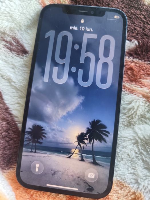 Vând iPhone 12  stare foarte buna