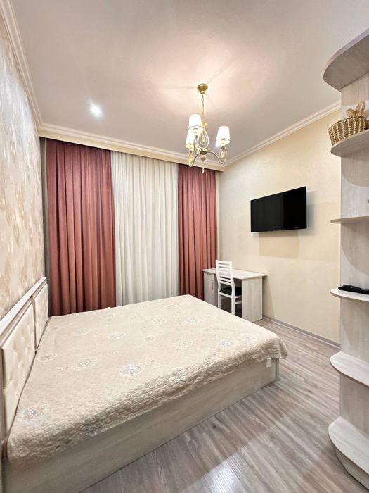 Сдаю квартиру 3 комнатная евроремонт.Циалковская Оксарой!!!