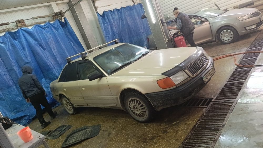 Продается Аудюха 100 с 4 кузове