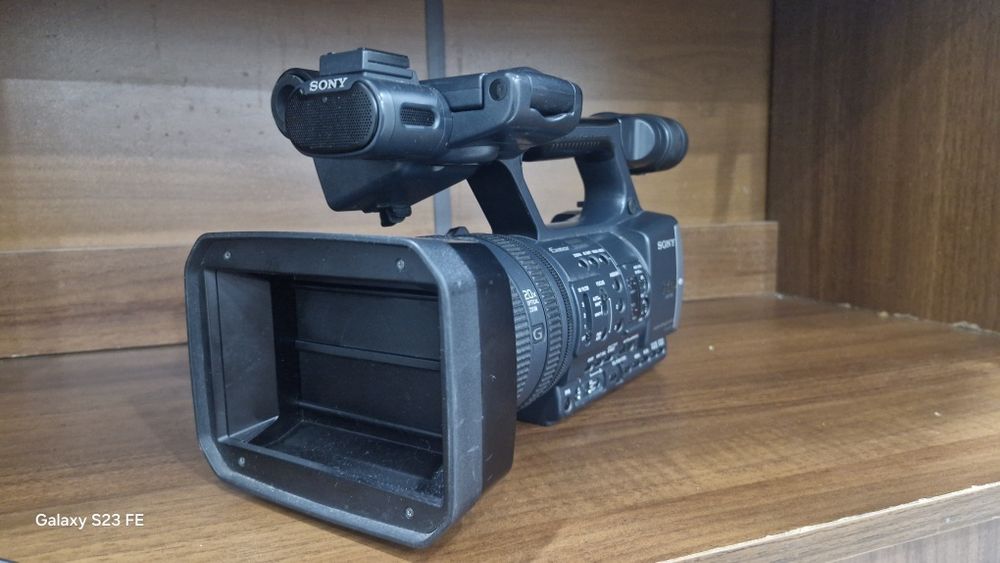 HDR-AX2000E Видеокамерв