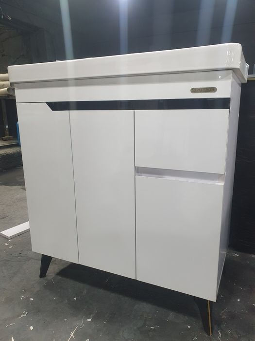 Тумбочка под раковину с раковиной