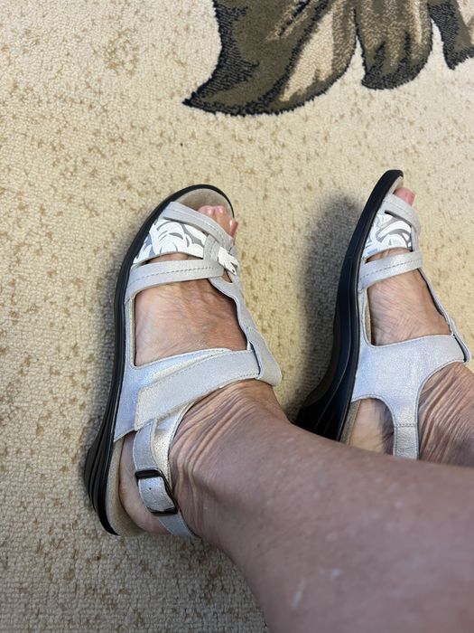 Sandale din piele gri