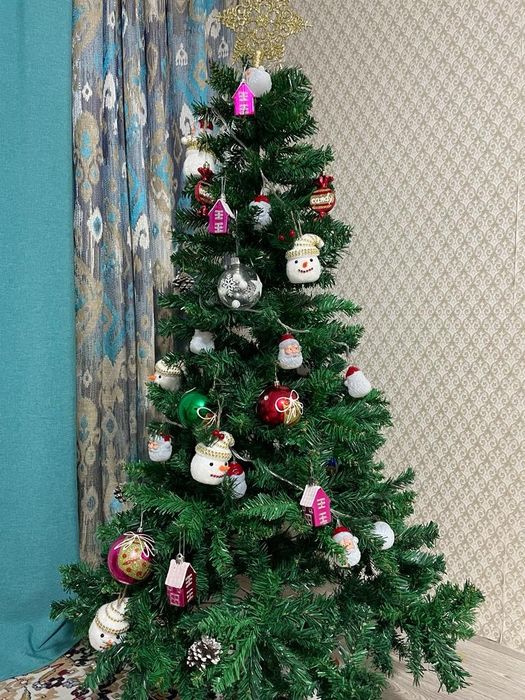 Ёлка для новый год +игрушки герлянды