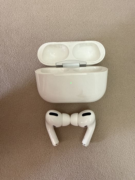 AirPods pro 1.