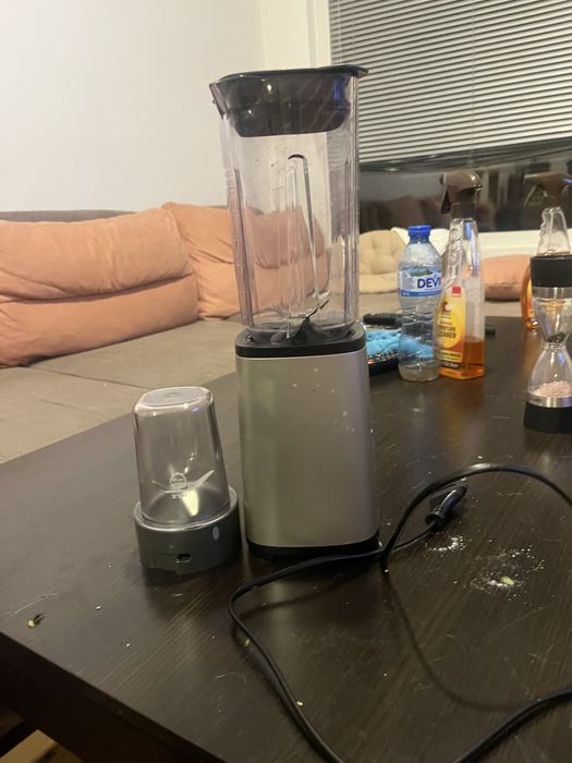 Блендер Phillips HR2604/80, 350 W, в скорости.