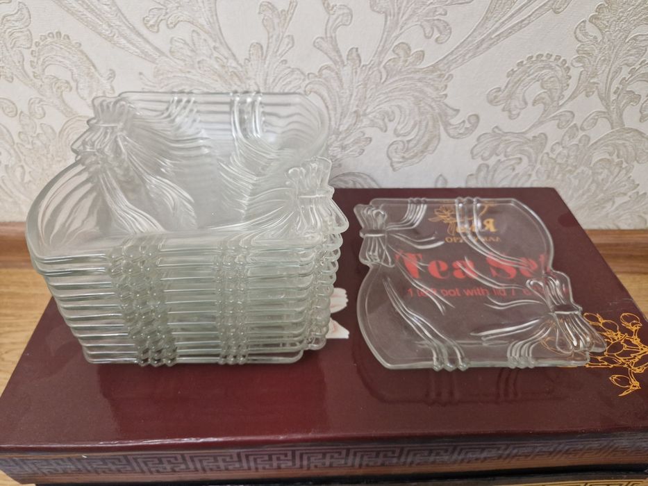 Тортницы и тарелки стеклянные